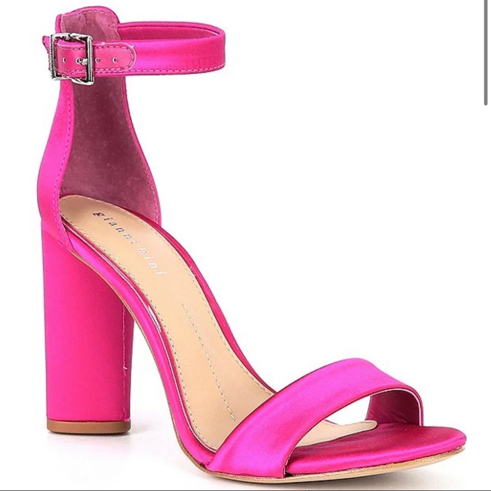 Gorgeous bright pink heels size 8! In amazing condition!